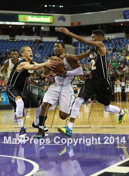 Thumbnail 1 in Bishop Montgomery vs. Moreau Catholic (CIF State D2 Final) photogallery.