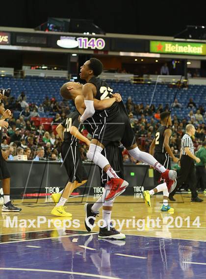 Thumbnail 1 in Bishop Montgomery vs. Moreau Catholic (CIF State D2 Final) photogallery.
