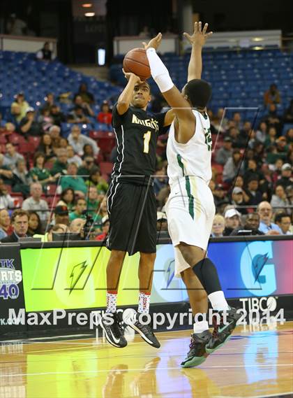 Thumbnail 1 in Bishop Montgomery vs. Moreau Catholic (CIF State D2 Final) photogallery.