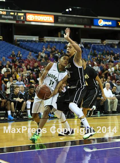 Thumbnail 3 in Bishop Montgomery vs. Moreau Catholic (CIF State D2 Final) photogallery.