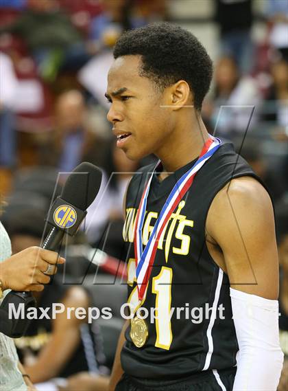 Thumbnail 2 in Bishop Montgomery vs. Moreau Catholic (CIF State D2 Final) photogallery.