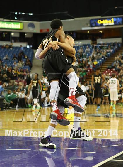 Thumbnail 3 in Bishop Montgomery vs. Moreau Catholic (CIF State D2 Final) photogallery.