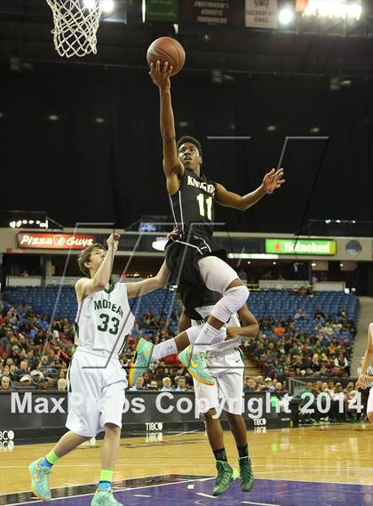 Thumbnail 3 in Bishop Montgomery vs. Moreau Catholic (CIF State D2 Final) photogallery.