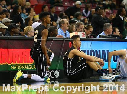 Thumbnail 3 in Bishop Montgomery vs. Moreau Catholic (CIF State D2 Final) photogallery.