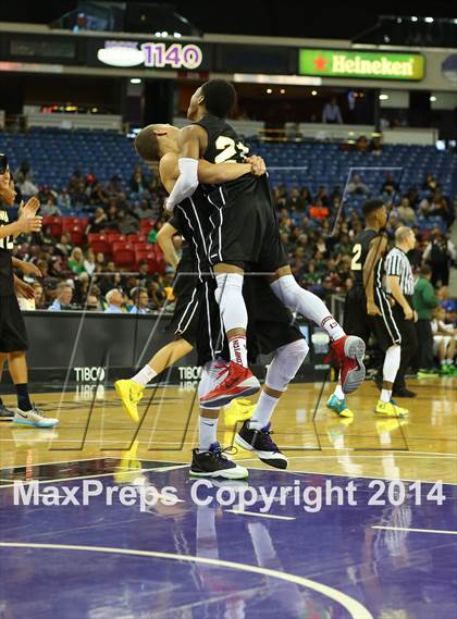 Thumbnail 2 in Bishop Montgomery vs. Moreau Catholic (CIF State D2 Final) photogallery.