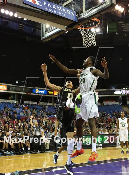 Thumbnail 3 in Bishop Montgomery vs. Moreau Catholic (CIF State D2 Final) photogallery.