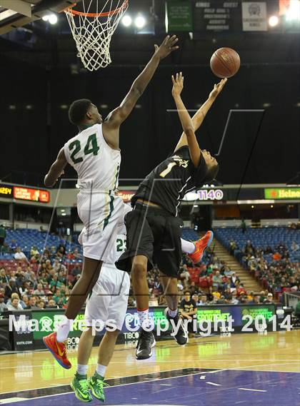 Thumbnail 2 in Bishop Montgomery vs. Moreau Catholic (CIF State D2 Final) photogallery.