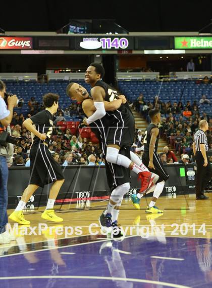 Thumbnail 3 in Bishop Montgomery vs. Moreau Catholic (CIF State D2 Final) photogallery.
