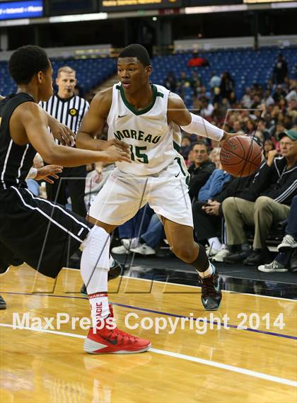 Thumbnail 2 in Bishop Montgomery vs. Moreau Catholic (CIF State D2 Final) photogallery.