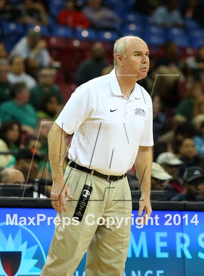 Thumbnail 2 in Bishop Montgomery vs. Moreau Catholic (CIF State D2 Final) photogallery.