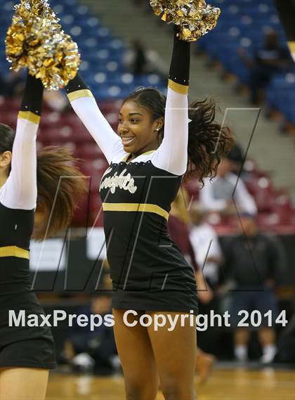 Thumbnail 2 in Bishop Montgomery vs. Moreau Catholic (CIF State D2 Final) photogallery.