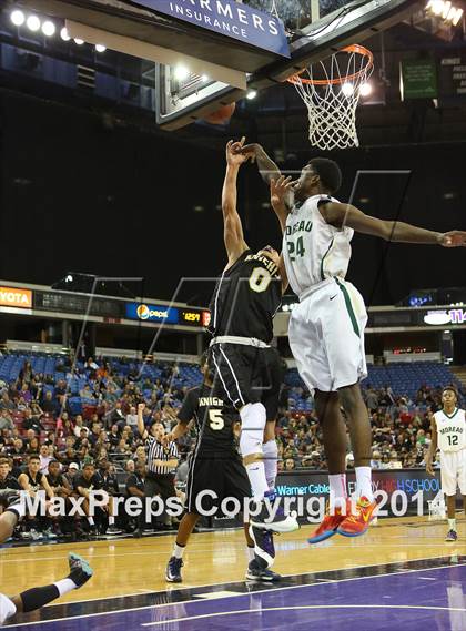 Thumbnail 2 in Bishop Montgomery vs. Moreau Catholic (CIF State D2 Final) photogallery.
