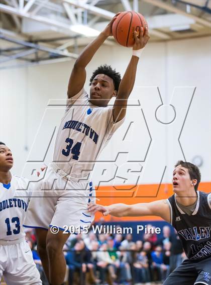 Thumbnail 2 in Middletown vs. Valley Central (Section 9 Class AA Final) photogallery.