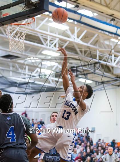 Thumbnail 3 in Middletown vs. Valley Central (Section 9 Class AA Final) photogallery.