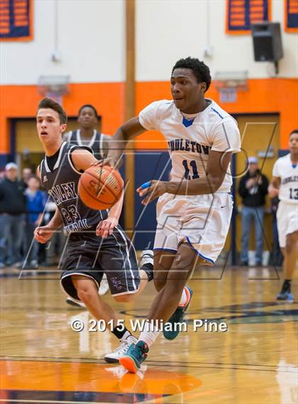 Thumbnail 3 in Middletown vs. Valley Central (Section 9 Class AA Final) photogallery.