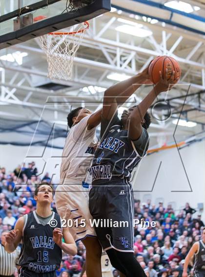 Thumbnail 3 in Middletown vs. Valley Central (Section 9 Class AA Final) photogallery.