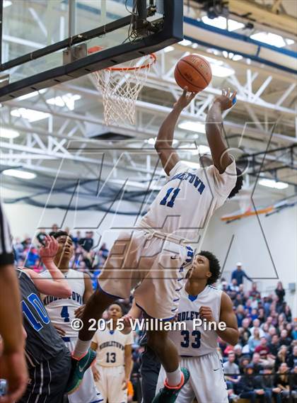 Thumbnail 3 in Middletown vs. Valley Central (Section 9 Class AA Final) photogallery.
