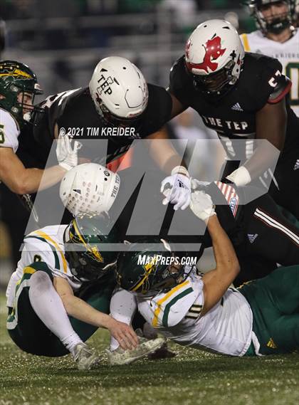 Thumbnail 2 in Imhotep Charter vs. Penn-Trafford (PIAA 5A Championship) photogallery.