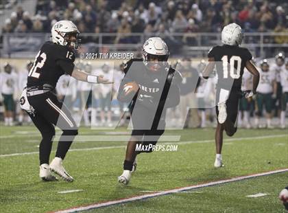Thumbnail 3 in Imhotep Charter vs. Penn-Trafford (PIAA 5A Championship) photogallery.