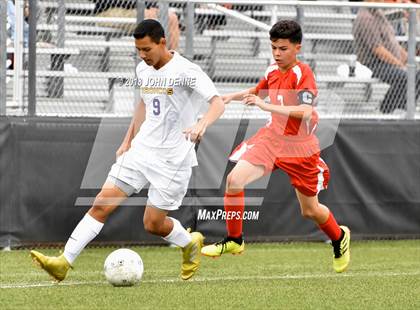 Thumbnail 2 in Kirtland Central vs. Robertson photogallery.