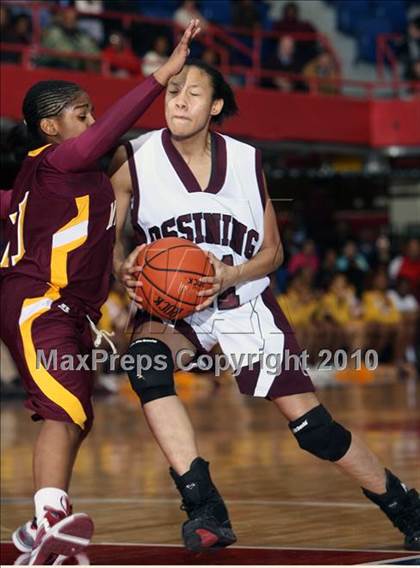 Thumbnail 3 in Mt. Vernon vs. Ossining (Section 1 Class AA Final) photogallery.