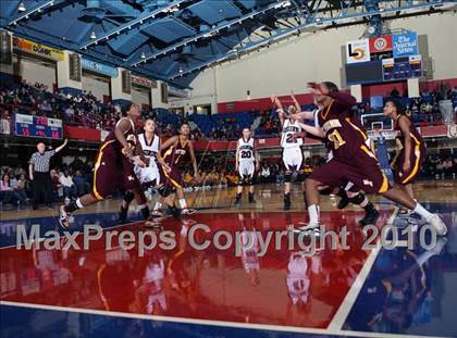 Thumbnail 2 in Mt. Vernon vs. Ossining (Section 1 Class AA Final) photogallery.