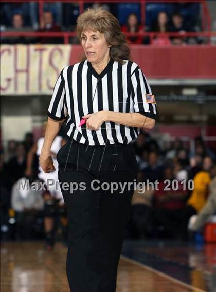 Thumbnail 2 in Mt. Vernon vs. Ossining (Section 1 Class AA Final) photogallery.
