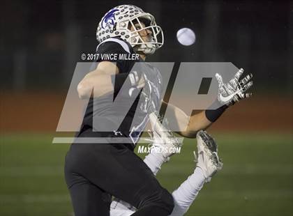 Thumbnail 1 in Woodinville vs. Sumner (WIAA 4A Semifinal) photogallery.