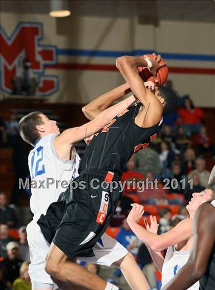 Thumbnail 3 in Graves County vs. Scott County Central (Marshall County Hoopfest) photogallery.