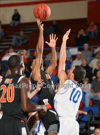 Thumbnail 2 in Graves County vs. Scott County Central (Marshall County Hoopfest) photogallery.
