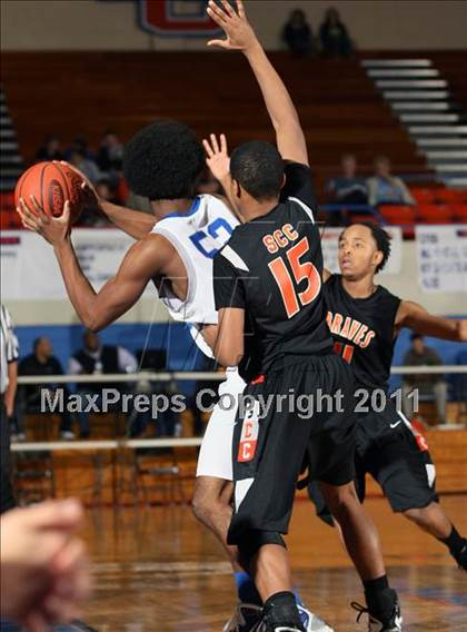 Thumbnail 2 in Graves County vs. Scott County Central (Marshall County Hoopfest) photogallery.