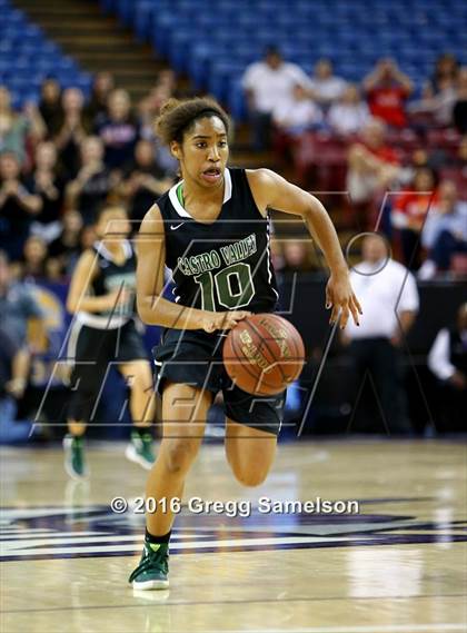 Thumbnail 3 in St. Francis vs. Castro Valley (CIF NorCal Regional D1 Final) photogallery.