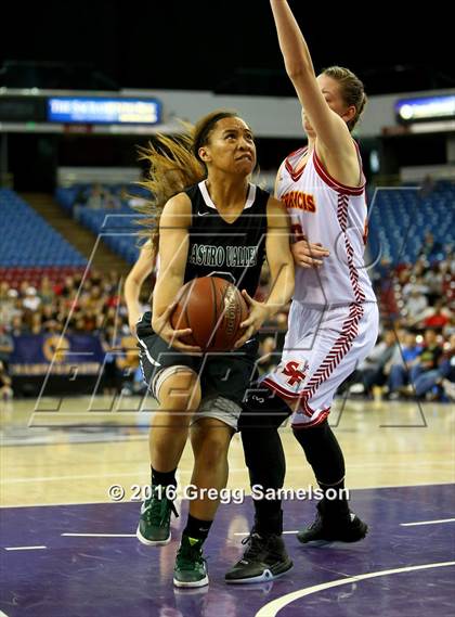 Thumbnail 3 in St. Francis vs. Castro Valley (CIF NorCal Regional D1 Final) photogallery.