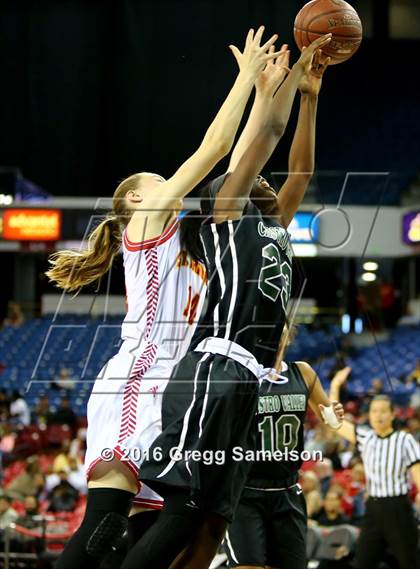 Thumbnail 3 in St. Francis vs. Castro Valley (CIF NorCal Regional D1 Final) photogallery.