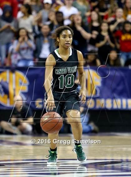 Thumbnail 2 in St. Francis vs. Castro Valley (CIF NorCal Regional D1 Final) photogallery.
