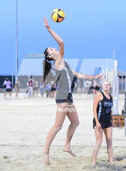 Thumbnail 1 in O'Connor vs. O'Connor (AIA Division I Pairs Final) photogallery.