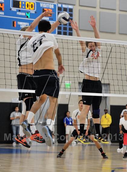 Thumbnail 3 in Huntington Beach vs. Loyola (CIF SS D1 Final) photogallery.