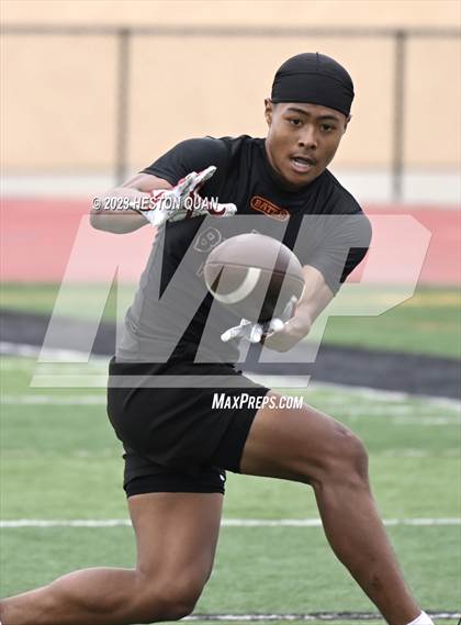 Thumbnail 3 in Huntington Beach vs. JW North (Surf City Passing Tournament) photogallery.