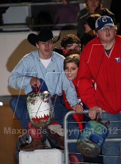 Thumbnail 3 in Gilmer vs. Graham (UIL 3A D2 Semifinal Playoff) photogallery.