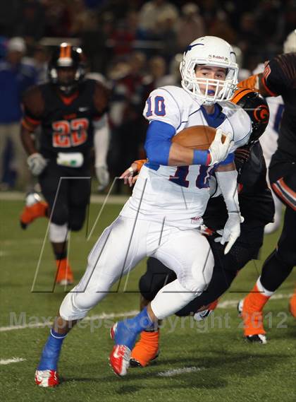 Thumbnail 1 in Gilmer vs. Graham (UIL 3A D2 Semifinal Playoff) photogallery.