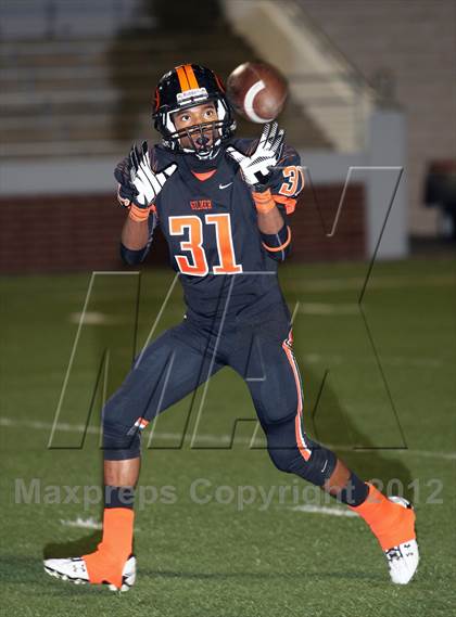 Thumbnail 3 in Gilmer vs. Graham (UIL 3A D2 Semifinal Playoff) photogallery.