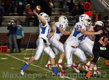 Thumbnail 2 in Gilmer vs. Graham (UIL 3A D2 Semifinal Playoff) photogallery.