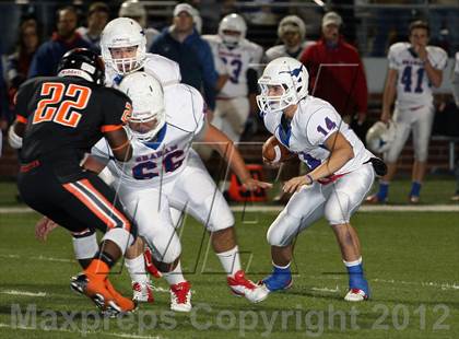Thumbnail 2 in Gilmer vs. Graham (UIL 3A D2 Semifinal Playoff) photogallery.