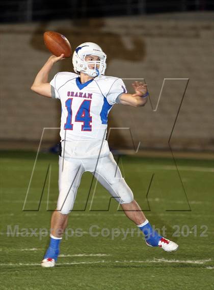 Thumbnail 3 in Gilmer vs. Graham (UIL 3A D2 Semifinal Playoff) photogallery.