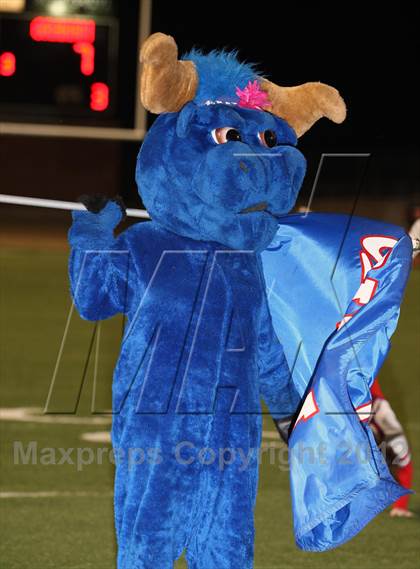 Thumbnail 3 in Gilmer vs. Graham (UIL 3A D2 Semifinal Playoff) photogallery.