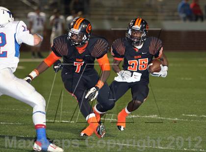 Thumbnail 3 in Gilmer vs. Graham (UIL 3A D2 Semifinal Playoff) photogallery.