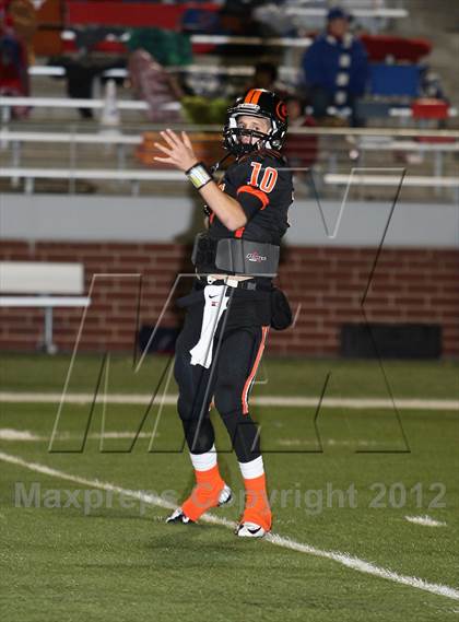 Thumbnail 3 in Gilmer vs. Graham (UIL 3A D2 Semifinal Playoff) photogallery.
