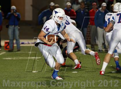 Thumbnail 2 in Gilmer vs. Graham (UIL 3A D2 Semifinal Playoff) photogallery.