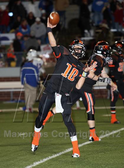 Thumbnail 2 in Gilmer vs. Graham (UIL 3A D2 Semifinal Playoff) photogallery.