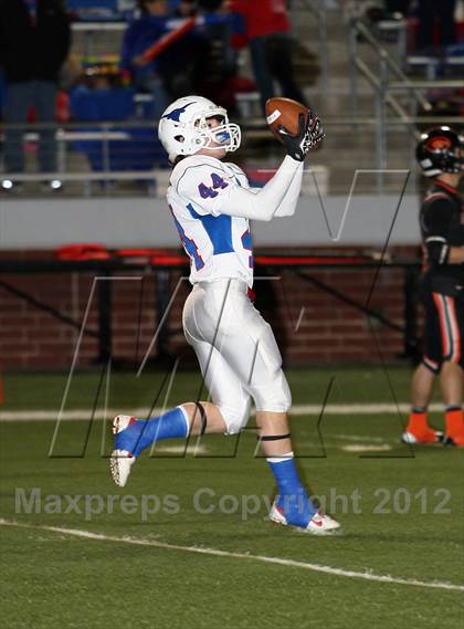 Thumbnail 3 in Gilmer vs. Graham (UIL 3A D2 Semifinal Playoff) photogallery.